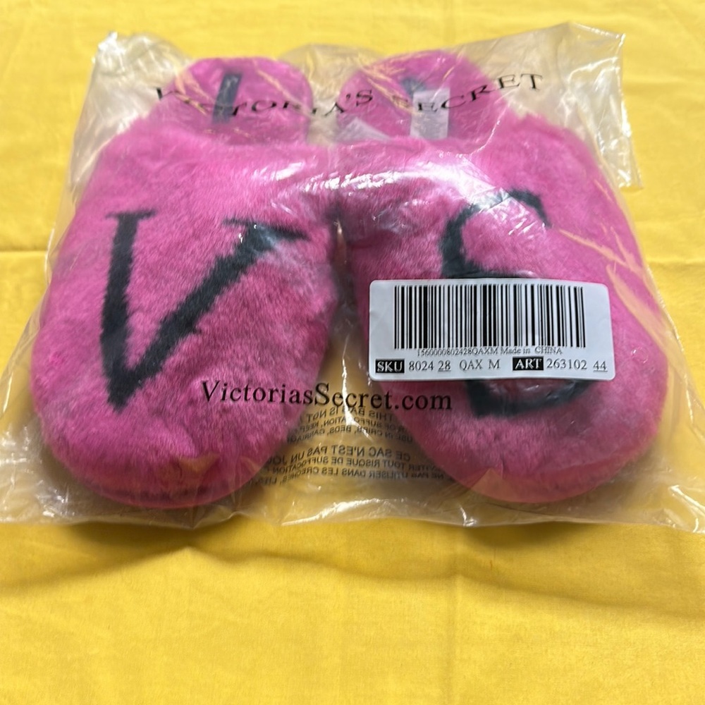 NWT Victoria’s Secret Hot Pink Fuzzy Slippers